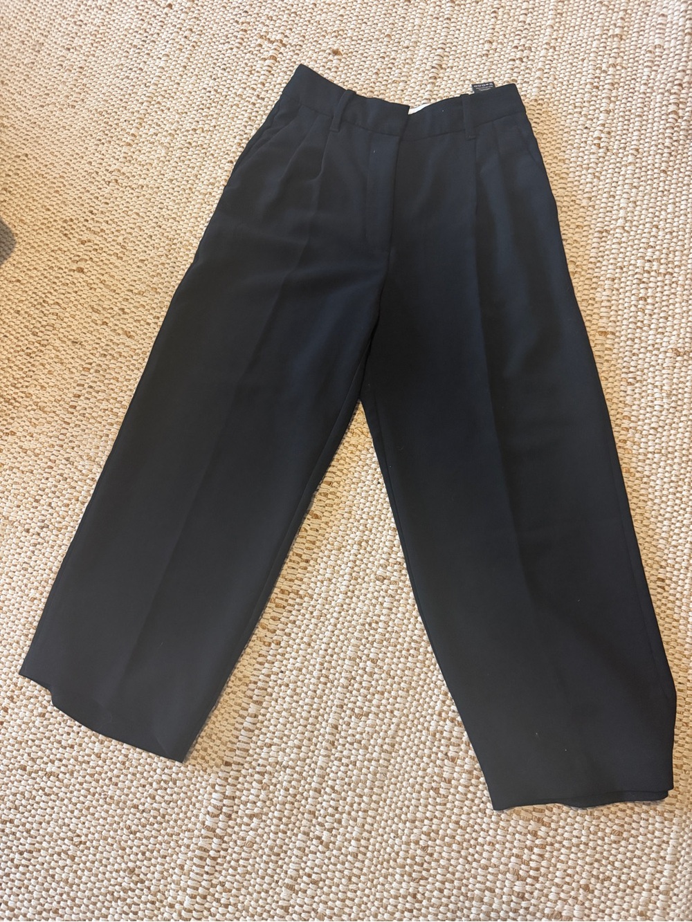 Aritzia Effortless Cropped Pant